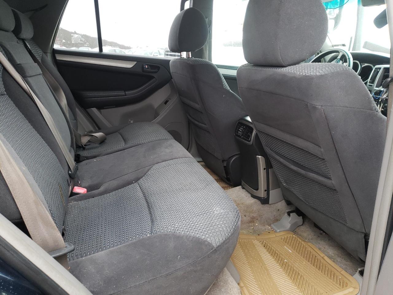 Photo 6 from auction – 2004 TOYOTA 4RUNNER SR with VIN JTEBT14R048016507