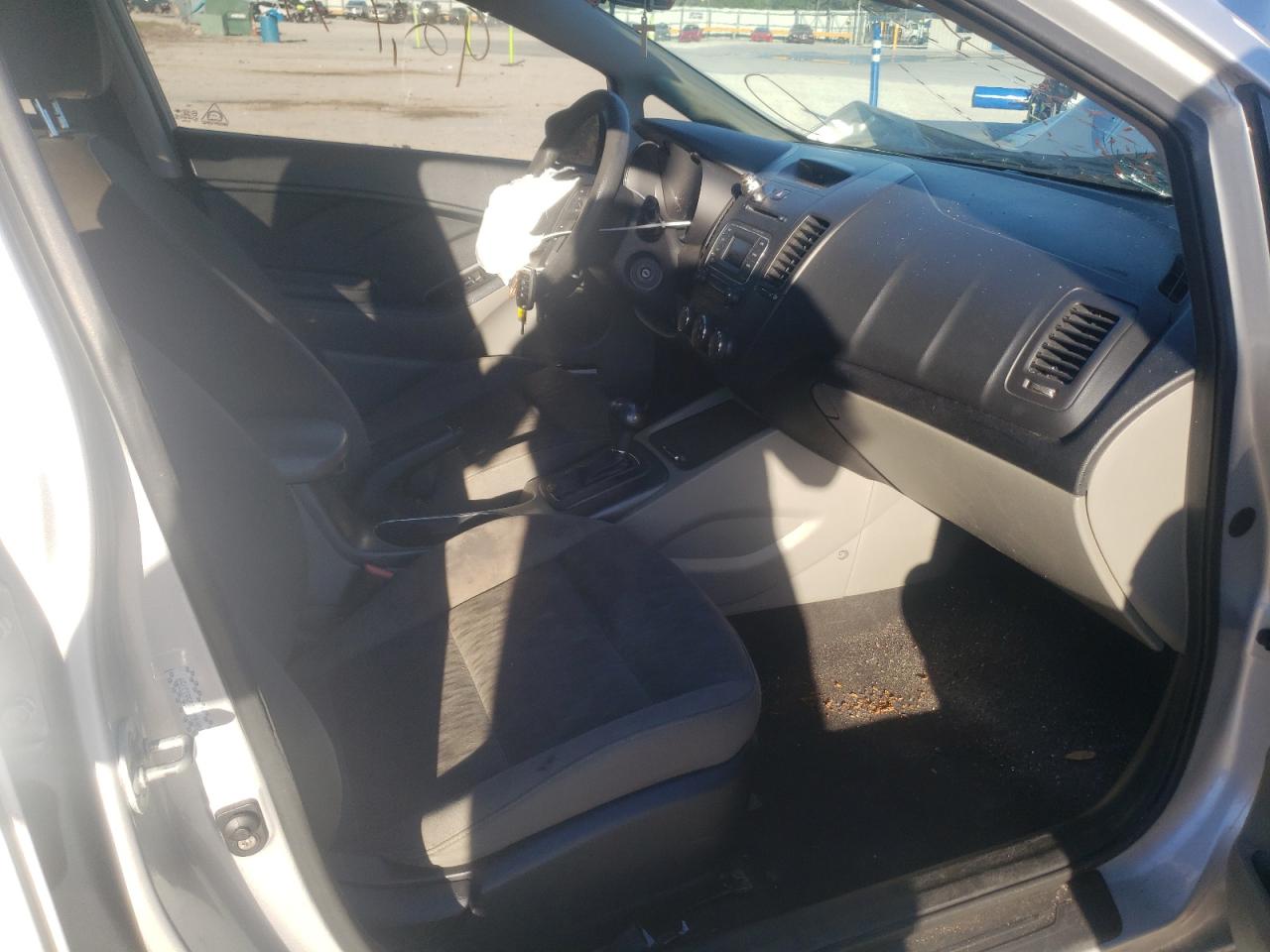 Photo 5 from auction – 2016 KIA FORTE LX with VIN KNAFK4A60G5613759