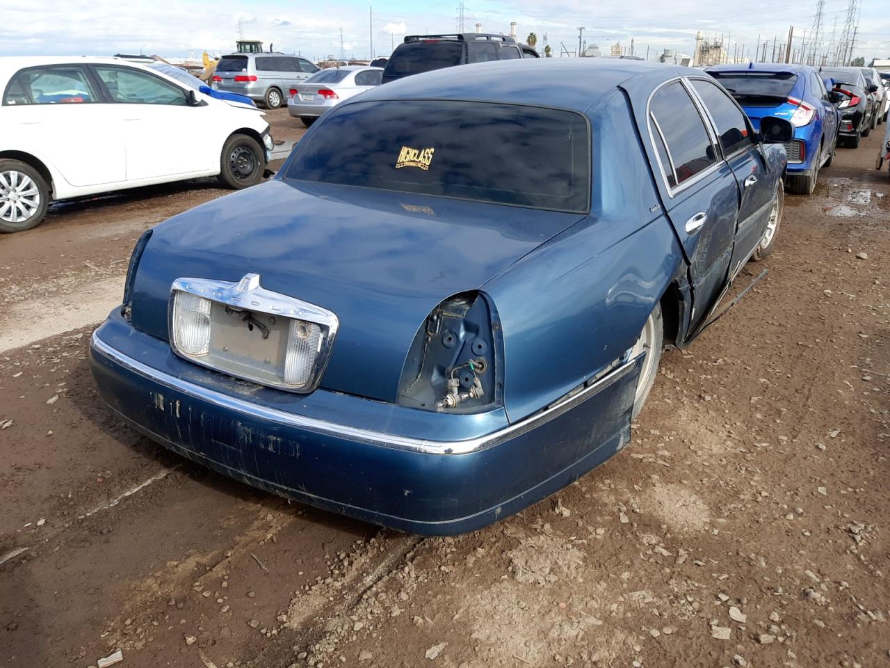 Photo 4 from auction – 2001 LINCOLN TOWN CAR E with VIN 1LNHM81W01Y738369