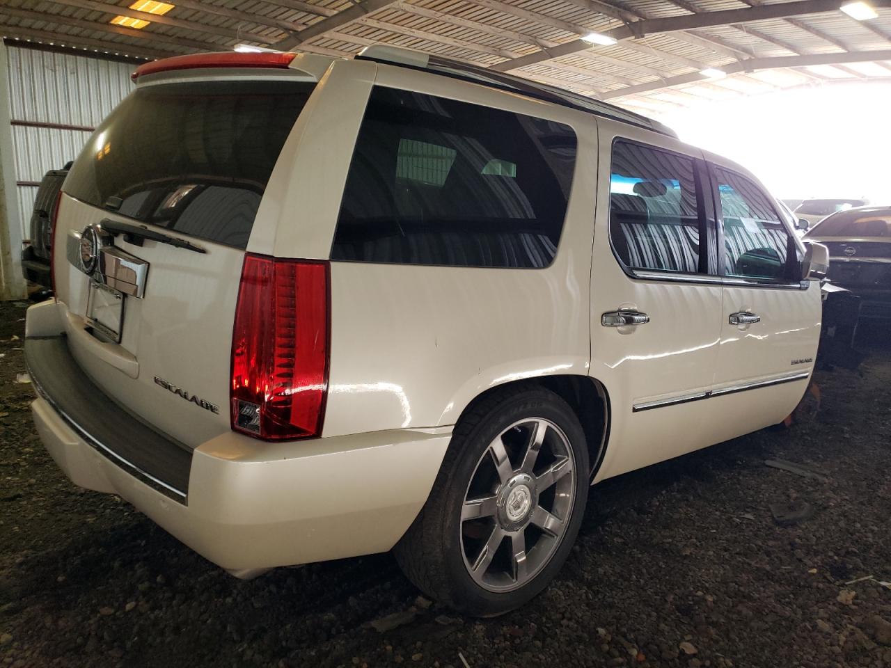 Photo 4 from auction – 2010 CADILLAC ESCALADE with VIN 1GYUCAEF5AR283921