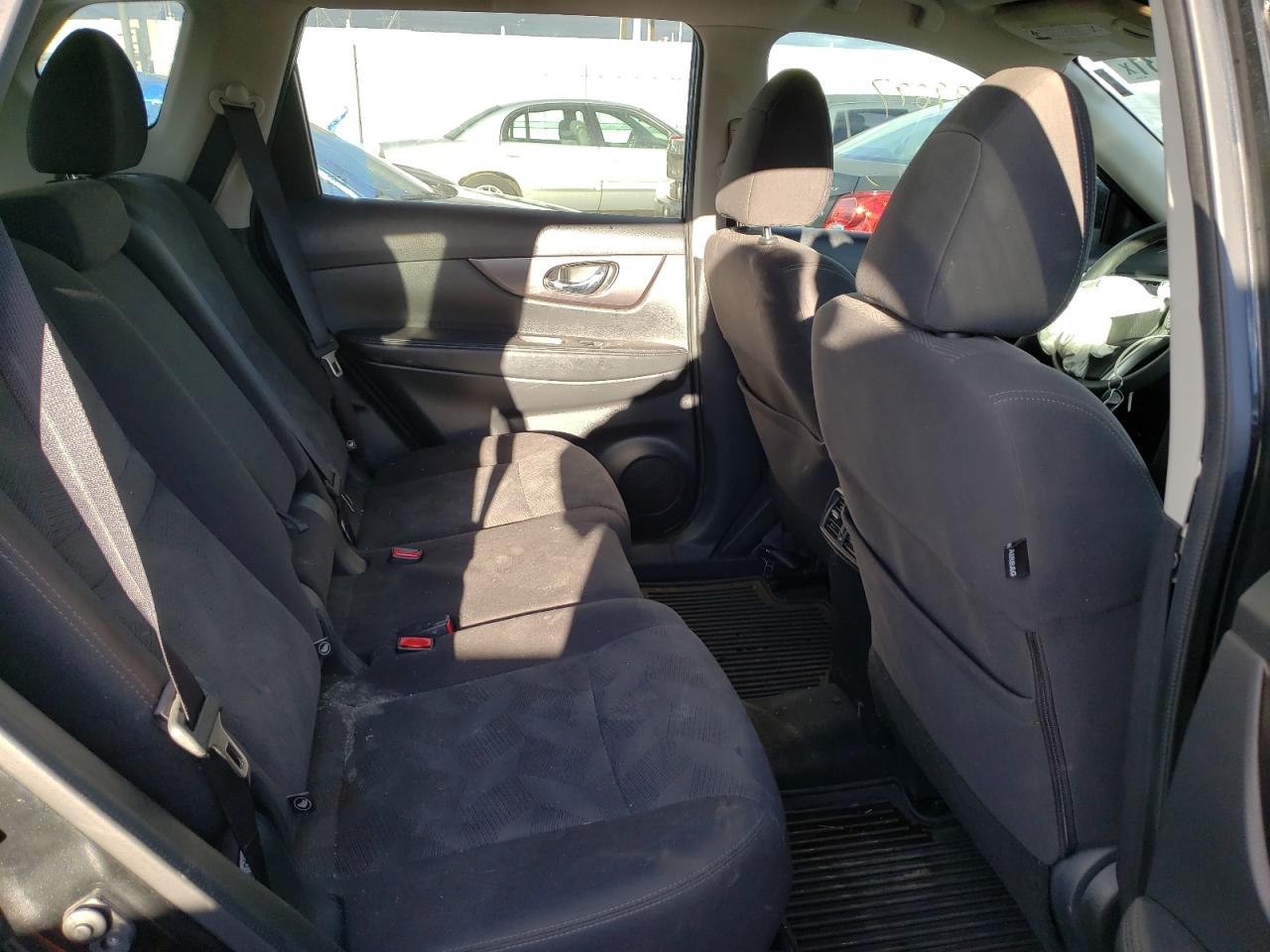 Photo 6 from auction – 2016 NISSAN ROGUE S with VIN KNMAT2MV6GP657240