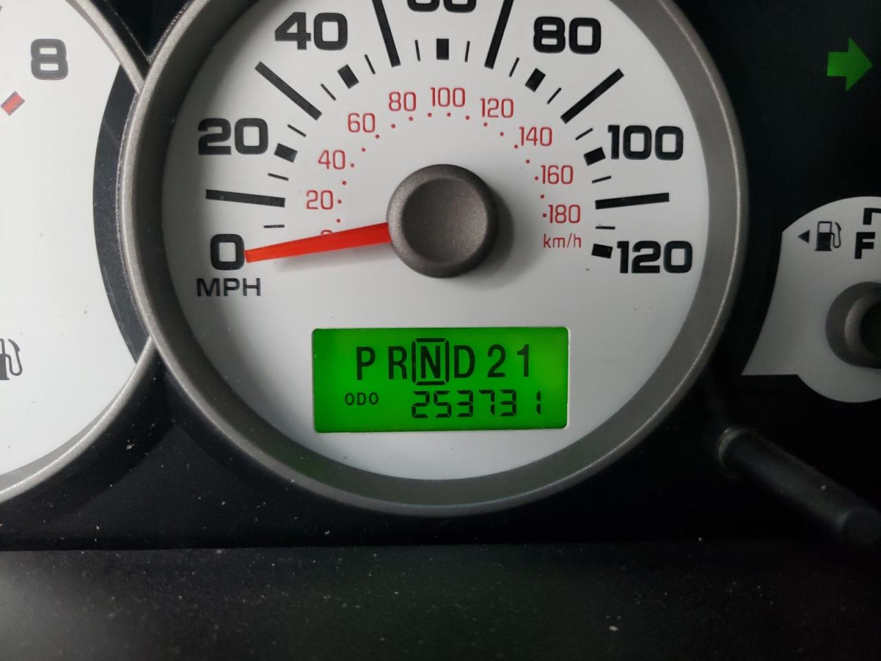 Photo 8 from auction – 2005 FORD ESCAPE XLT with VIN 1FMCU03155KE15621
