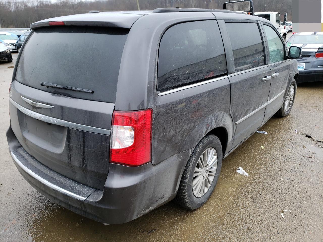 Photo 4 from auction – 2015 CHRYSLER TOWN & COU with VIN 2C4RC1CG2FR554619