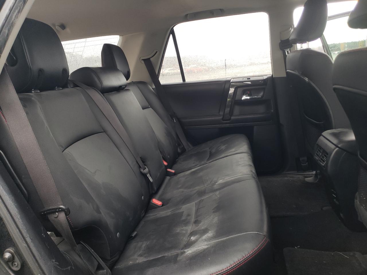Photo 6 from auction – 2018 TOYOTA 4RUNNER SR with VIN JTEBU5JRXJ5575908