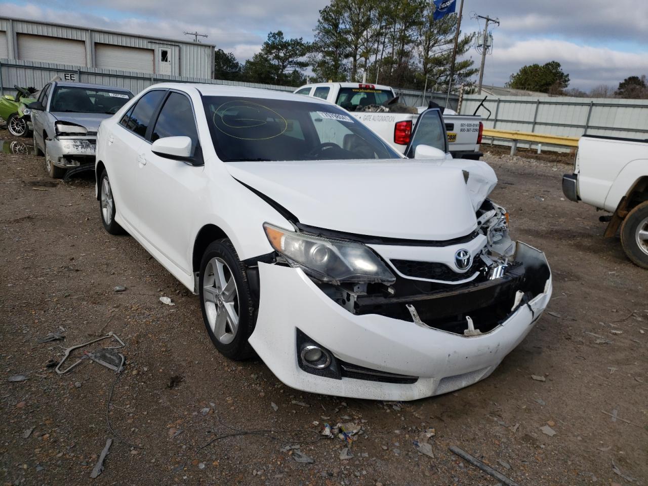 TOYOTA CAMRY L 2014 with VIN 4T1BF1FK8EU385065 - Photo from auction