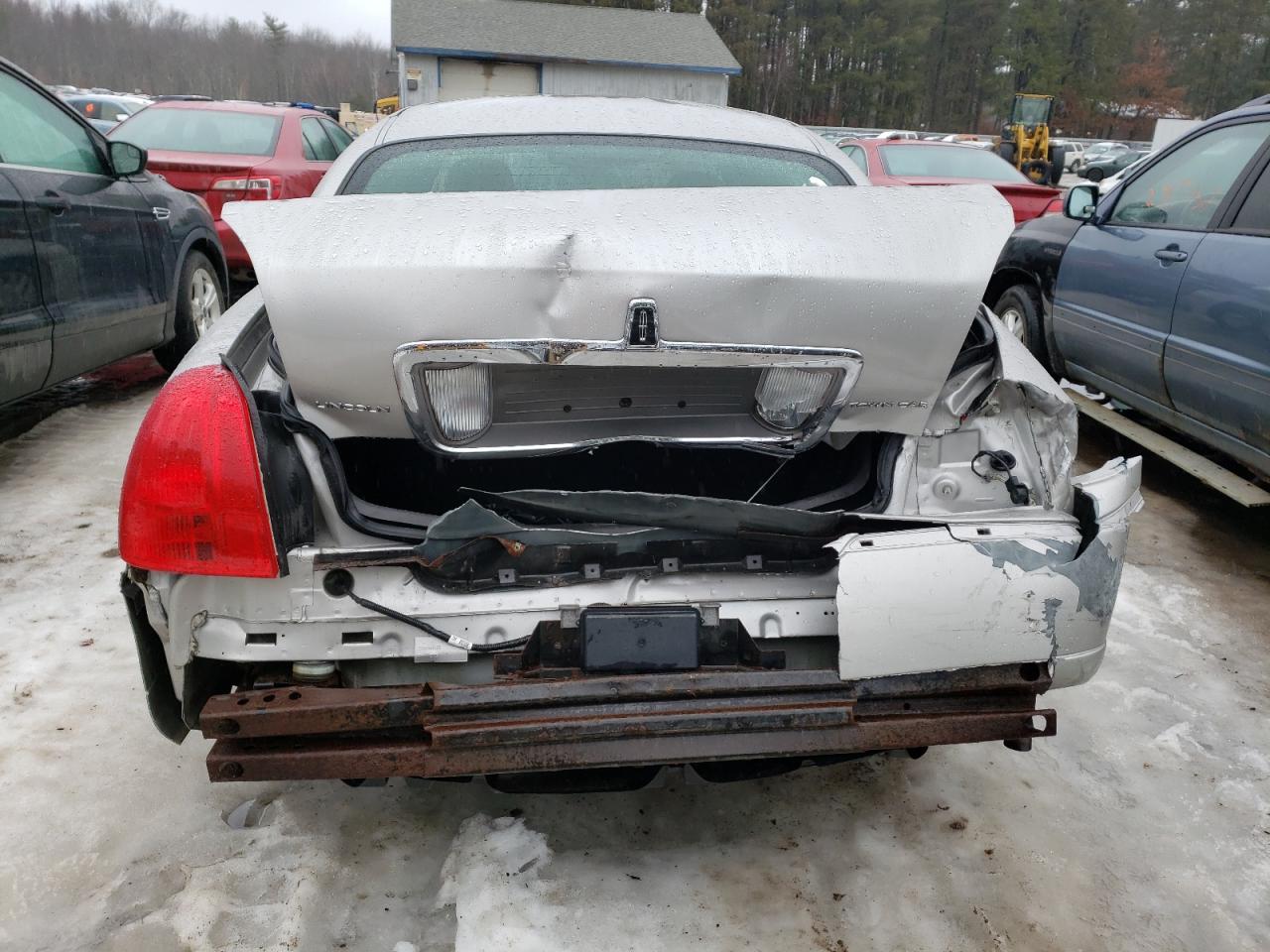 Photo 9 from auction – 2009 LINCOLN TOWNCAR with VIN 2LNHM82V49X600397