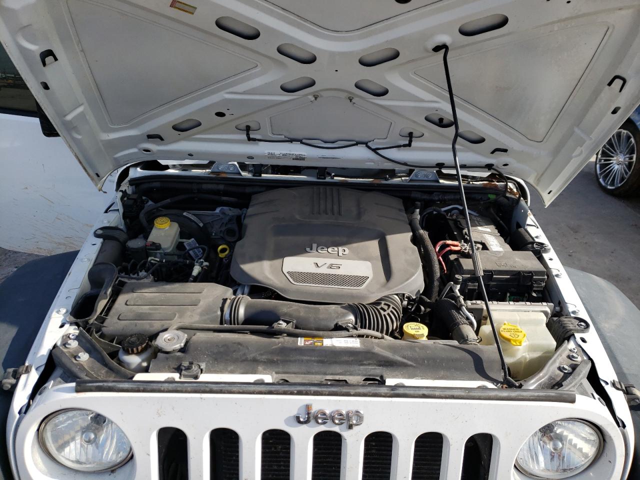 Photo 7 from auction – 2015 JEEP WRANGLER U with VIN 1C4BJWKG4FL679474
