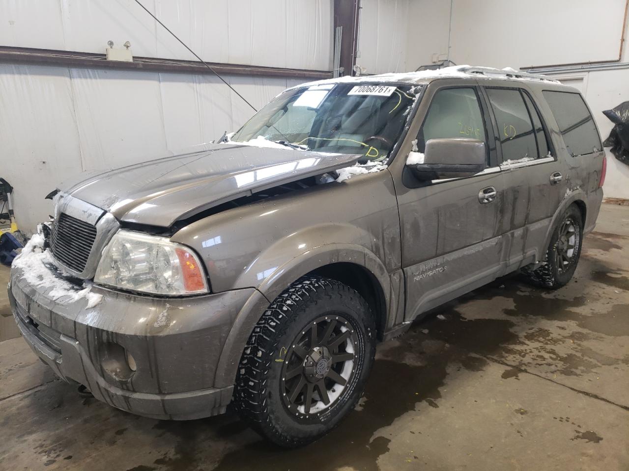 Photo 2 from auction – 2003 LINCOLN NAVIGATOR with VIN 5LMFU28R93LJ10876