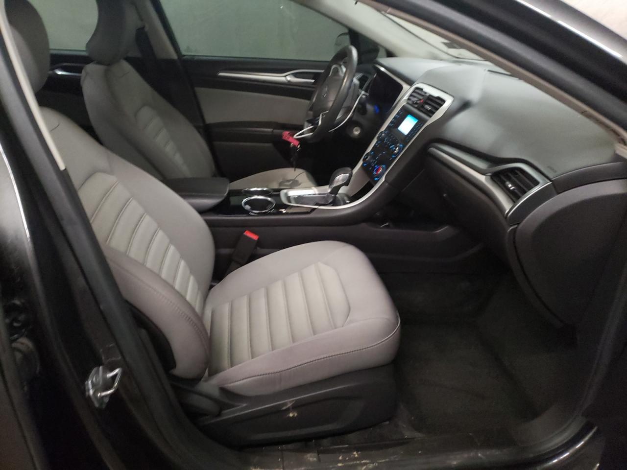 Photo 5 from auction – 2015 FORD FUSION S with VIN 3FA6P0G77FR220338