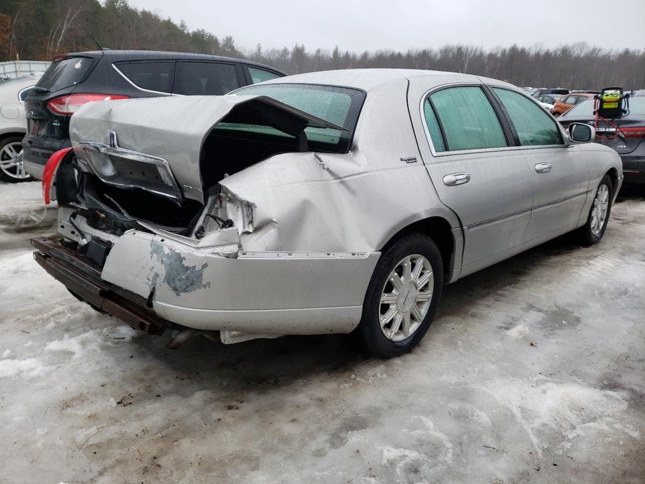 Photo 4 from auction – 2009 LINCOLN TOWNCAR with VIN 2LNHM82V49X600397