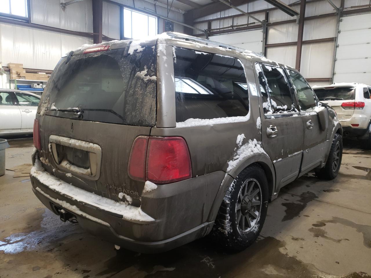 Photo 4 from auction – 2003 LINCOLN NAVIGATOR with VIN 5LMFU28R93LJ10876