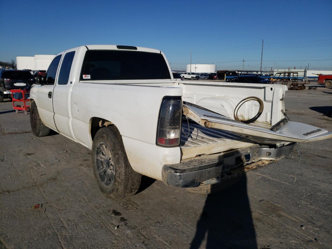 Photo 3 from auction – 2005 CHEVROLET SILVERADO with VIN 1GCEC19VX5Z120229