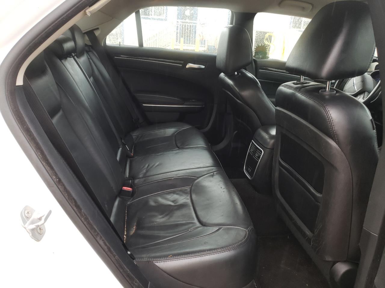 Photo 6 from auction – 2015 CHRYSLER 300 LIMITE with VIN 2C3CCAAGXFH930793