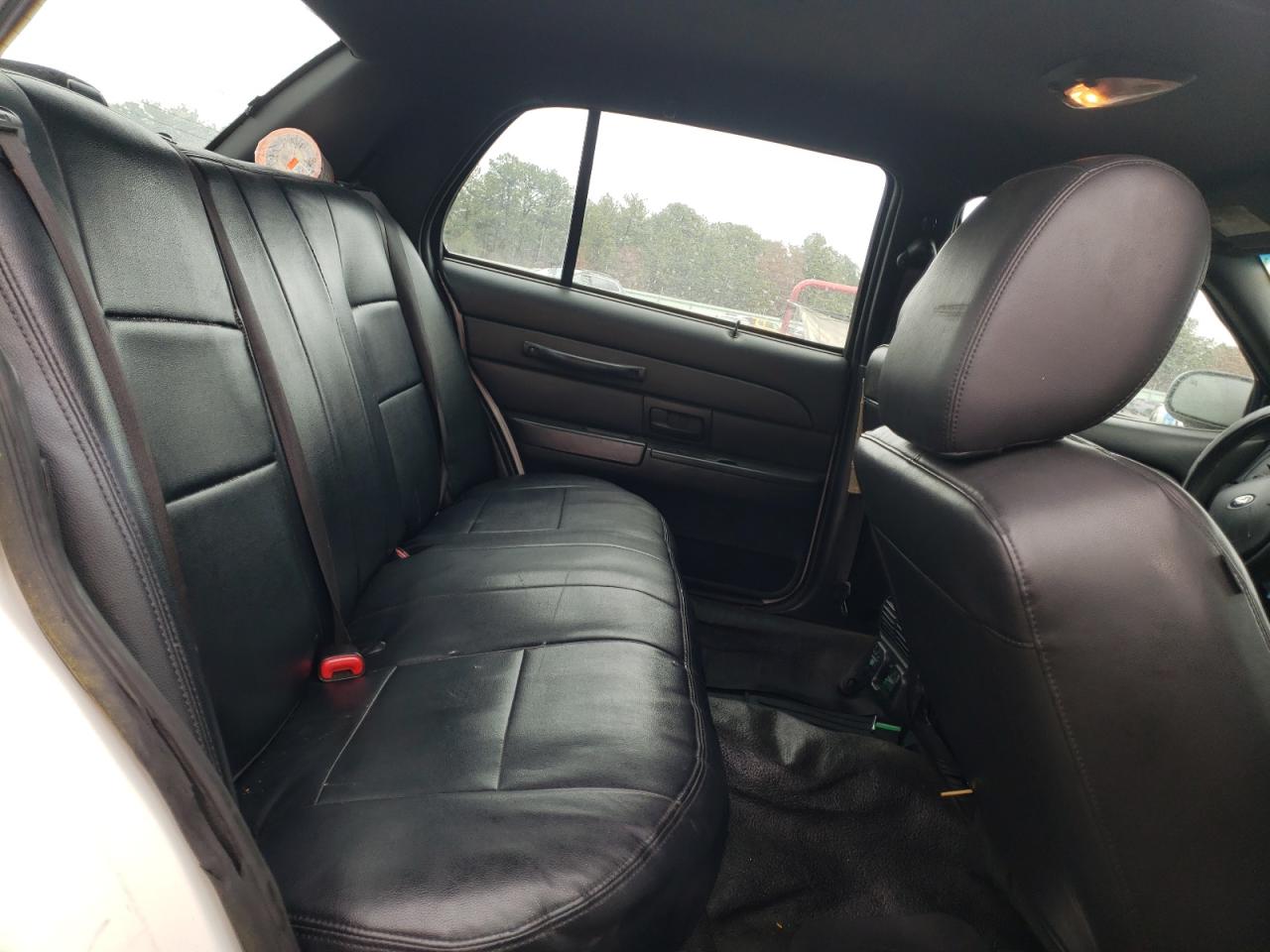 Photo 6 from auction – 2011 FORD CROWN VICT with VIN 2FABP7AV6BX124808