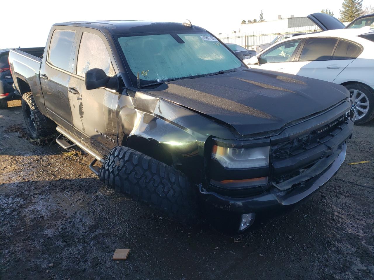 CHEVROLET SILVERADO 2018 with VIN 3GCUCRER0JG427017 - Photo from auction