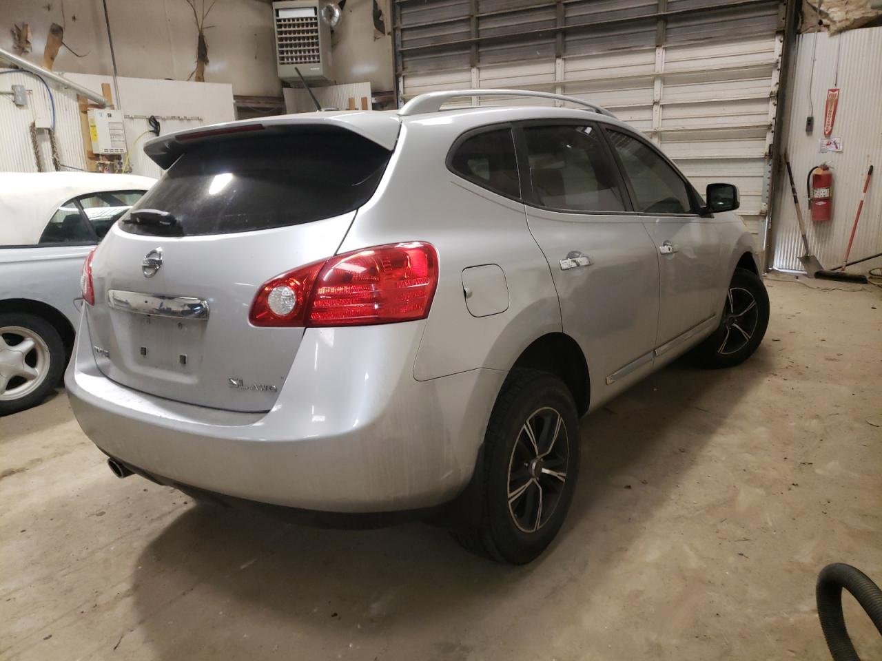 Photo 4 from auction – 2011 NISSAN ROGUE S with VIN JN8AS5MV8BW678792