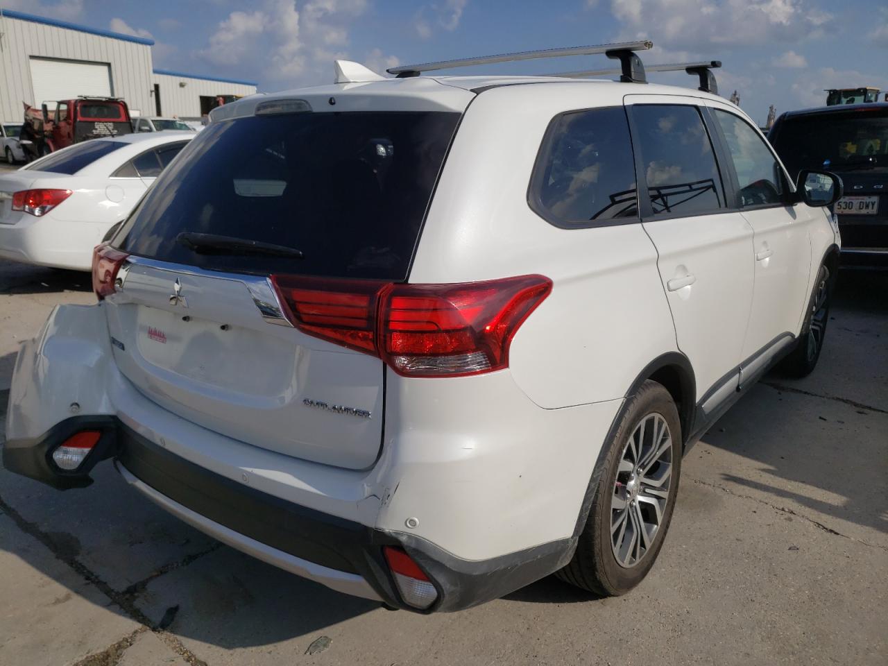 Photo 4 from auction – 2017 MITSUBISHI OUTLANDER with VIN JA4AD2A39HZ028121