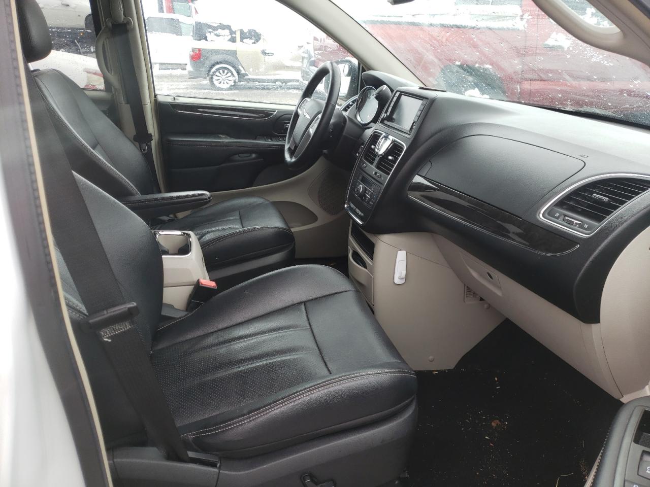 Photo 5 from auction – 2014 CHRYSLER TOWN & COU with VIN 2C4RC1CG0ER257427