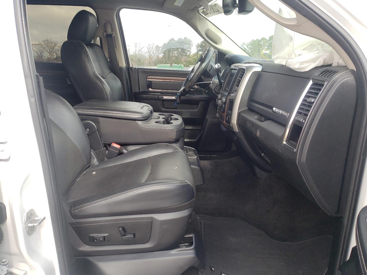 Photo 5 from auction – 2017 RAM 2500 LARAM with VIN 3C6TR5FT5HG759582