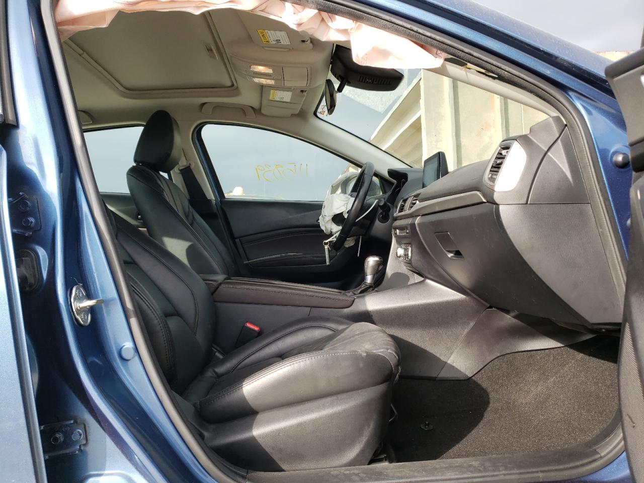 Photo 5 from auction – 2018 MAZDA 3 TOURING with VIN 3MZBN1V32JM257448