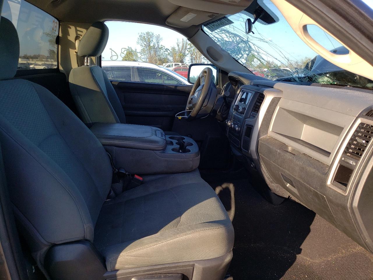 Photo 5 from auction – 2014 RAM 1500 ST with VIN 3C6JR7AT8EG331978