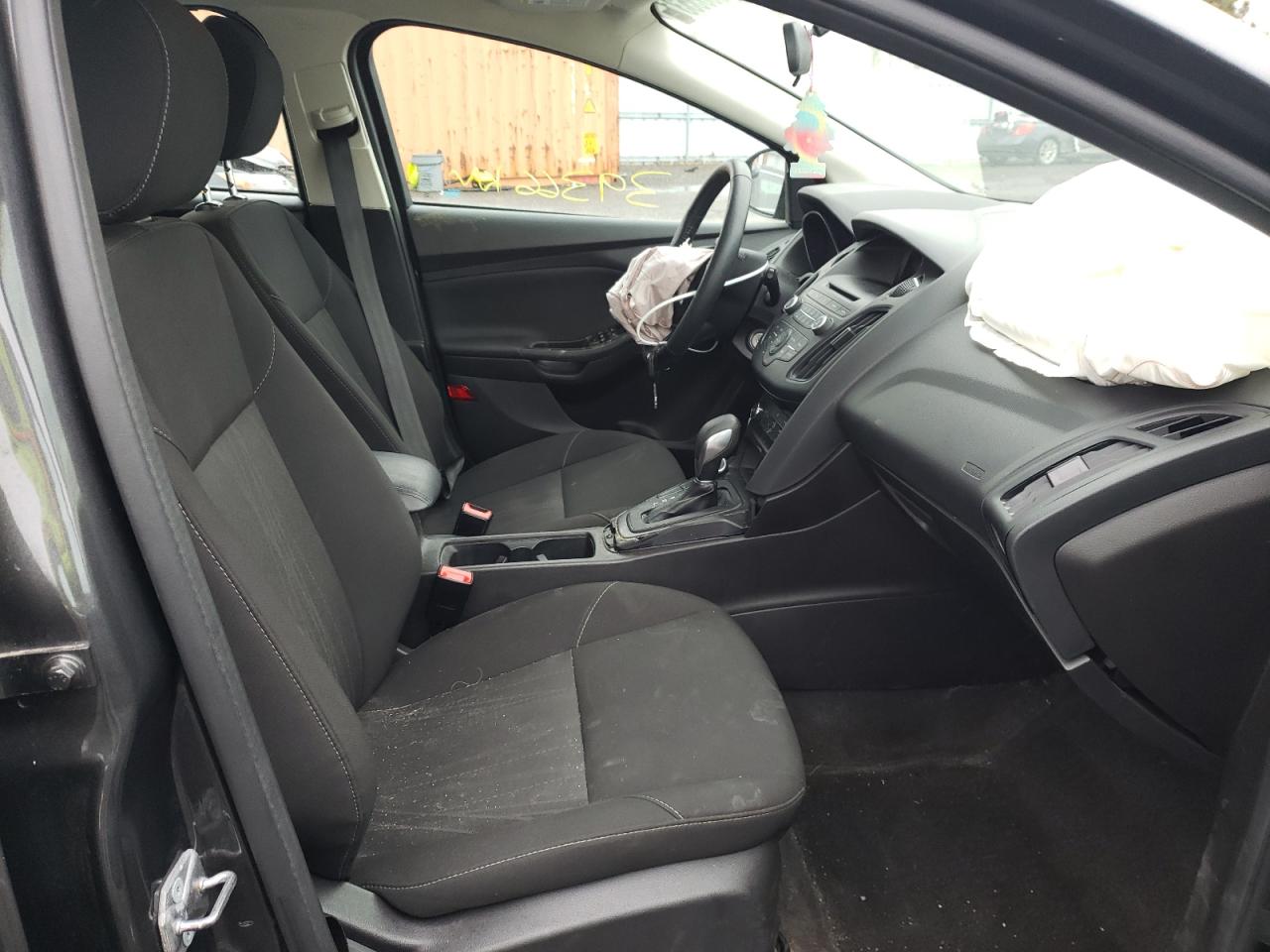 Photo 5 from auction – 2017 FORD FOCUS SE with VIN 1FADP3K20HL329830