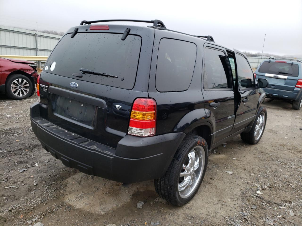 Photo 4 from auction – 2005 FORD ESCAPE XLT with VIN 1FMCU03155KE15621