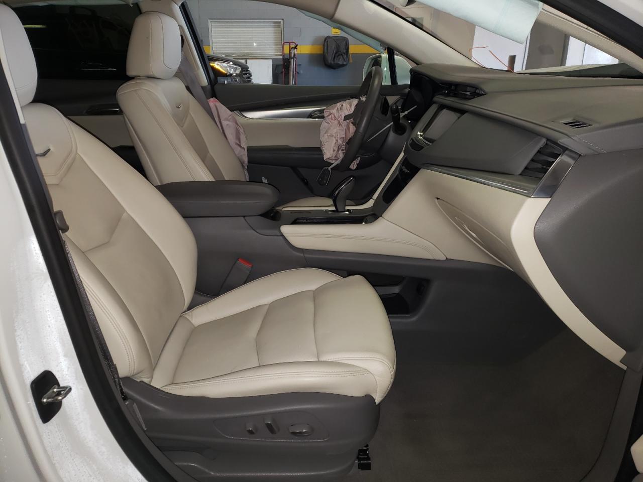 Photo 5 from auction – 2017 CADILLAC XT5 PREMIU with VIN 1GYKNCRS3HZ296648