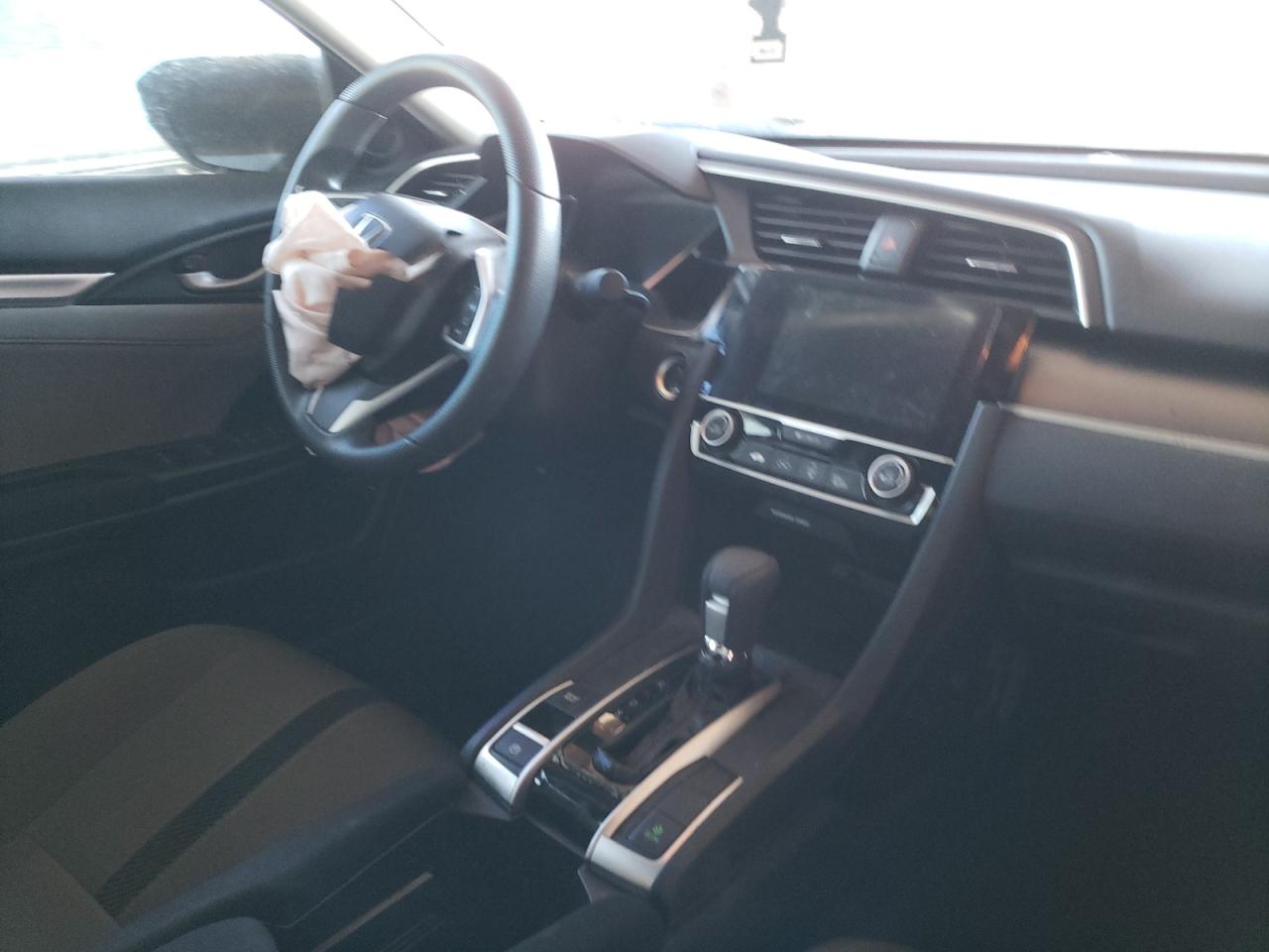 Photo 9 from auction – 2018 HONDA CIVIC EX with VIN 2HGFC2F72JH609638