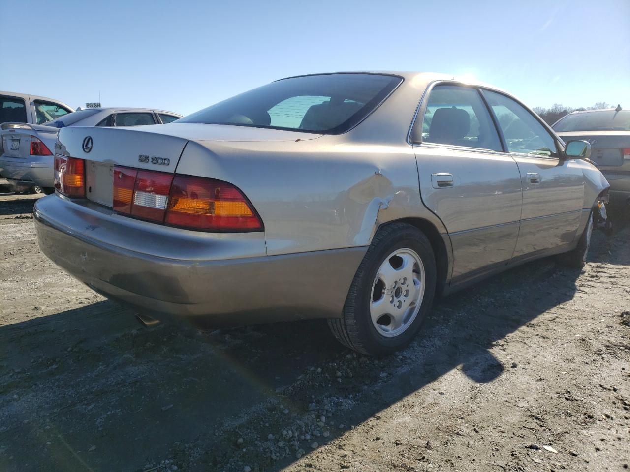 Photo 4 from auction – 1999 LEXUS ES 300 with VIN JT8BF28G1X5070445