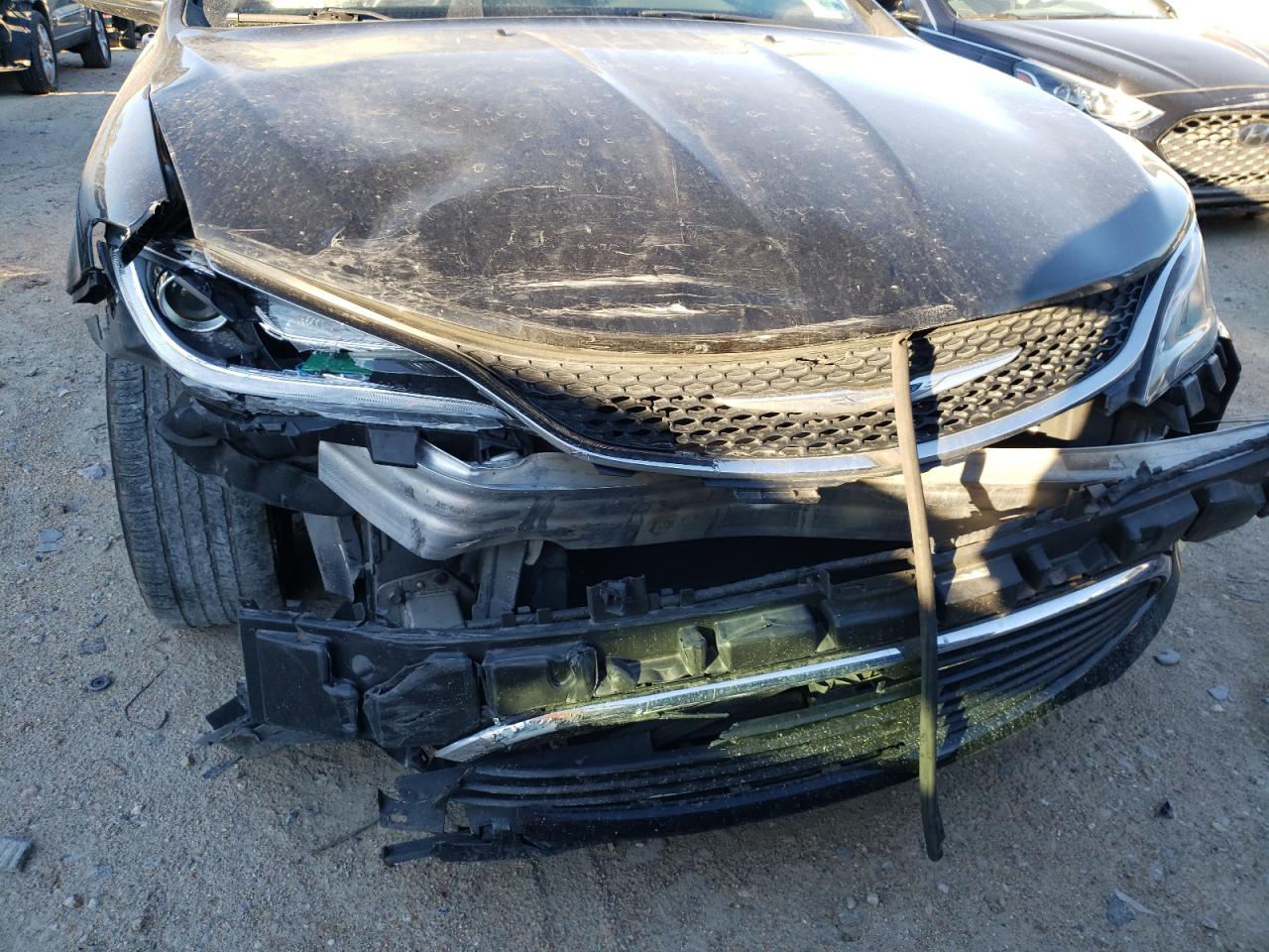 Photo 9 from auction – 2015 CHRYSLER 200 LIMITE with VIN 1C3CCCAB7FN677892