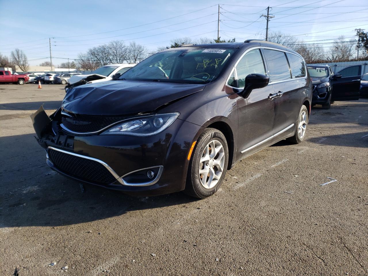 Photo 2 from auction – 2017 CHRYSLER PACIFICA T with VIN 2C4RC1BG5HR525152