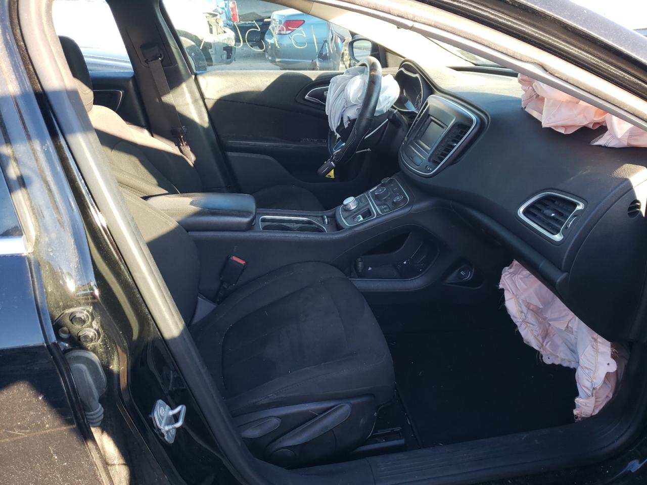 Photo 5 from auction – 2015 CHRYSLER 200 LIMITE with VIN 1C3CCCAB7FN677892