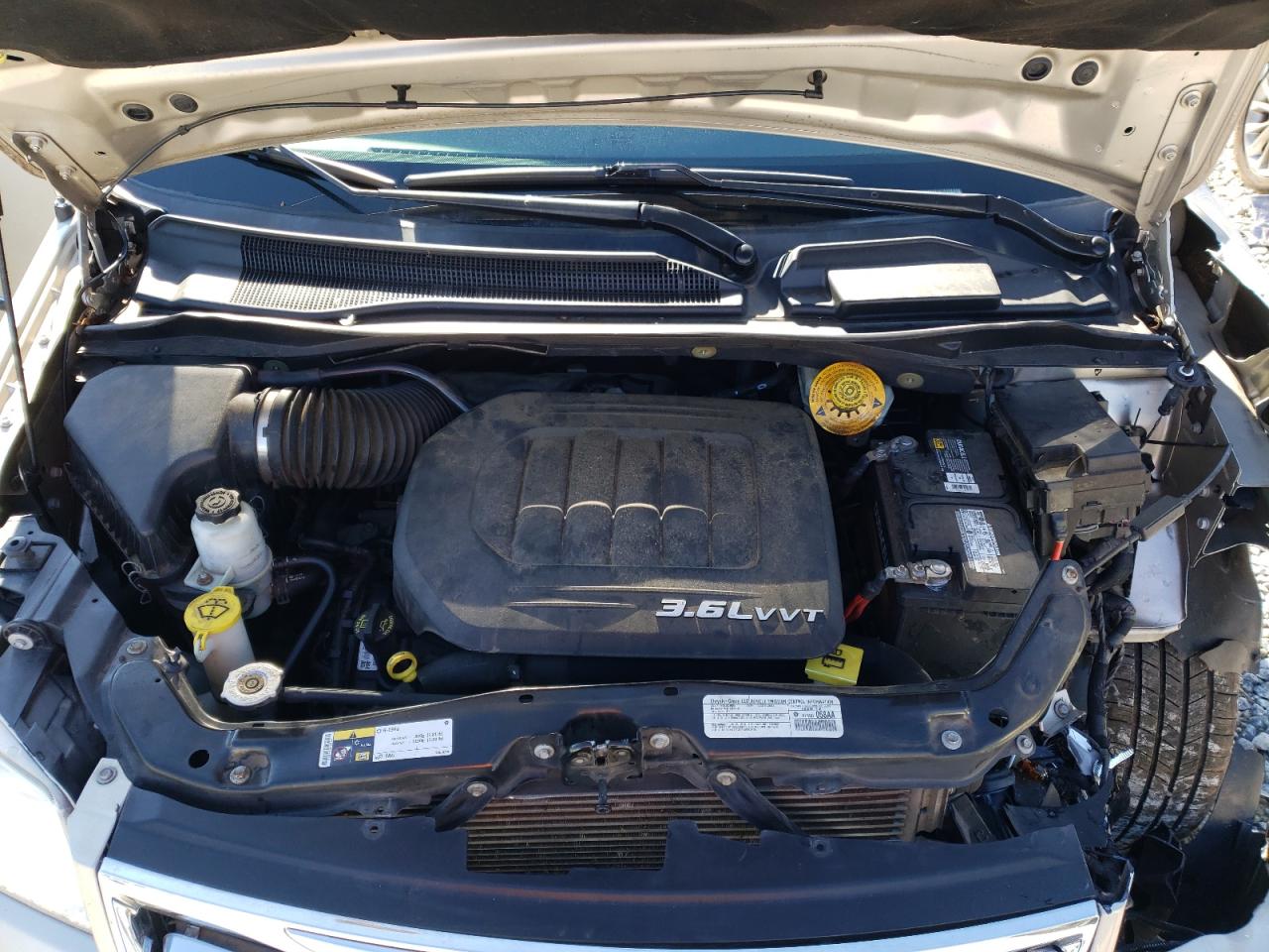Photo 7 from auction – 2014 CHRYSLER TOWN & COU with VIN 2C4RC1GGXER338770