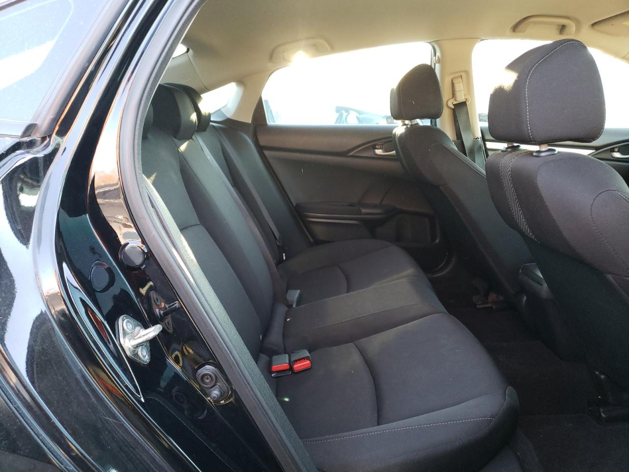 Photo 6 from auction – 2017 HONDA CIVIC LX with VIN 19XFC2F55HE053778