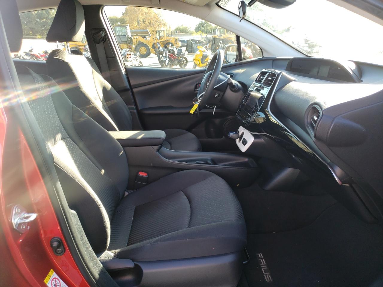 Photo 5 from auction – 2018 TOYOTA PRIUS with VIN JTDKBRFU3J3597629