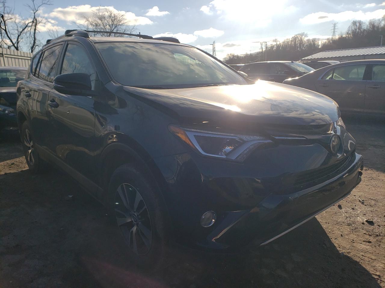 TOYOTA RAV4 XLE 2017 with VIN JTMRFREV1HJ708794 - Photo from auction