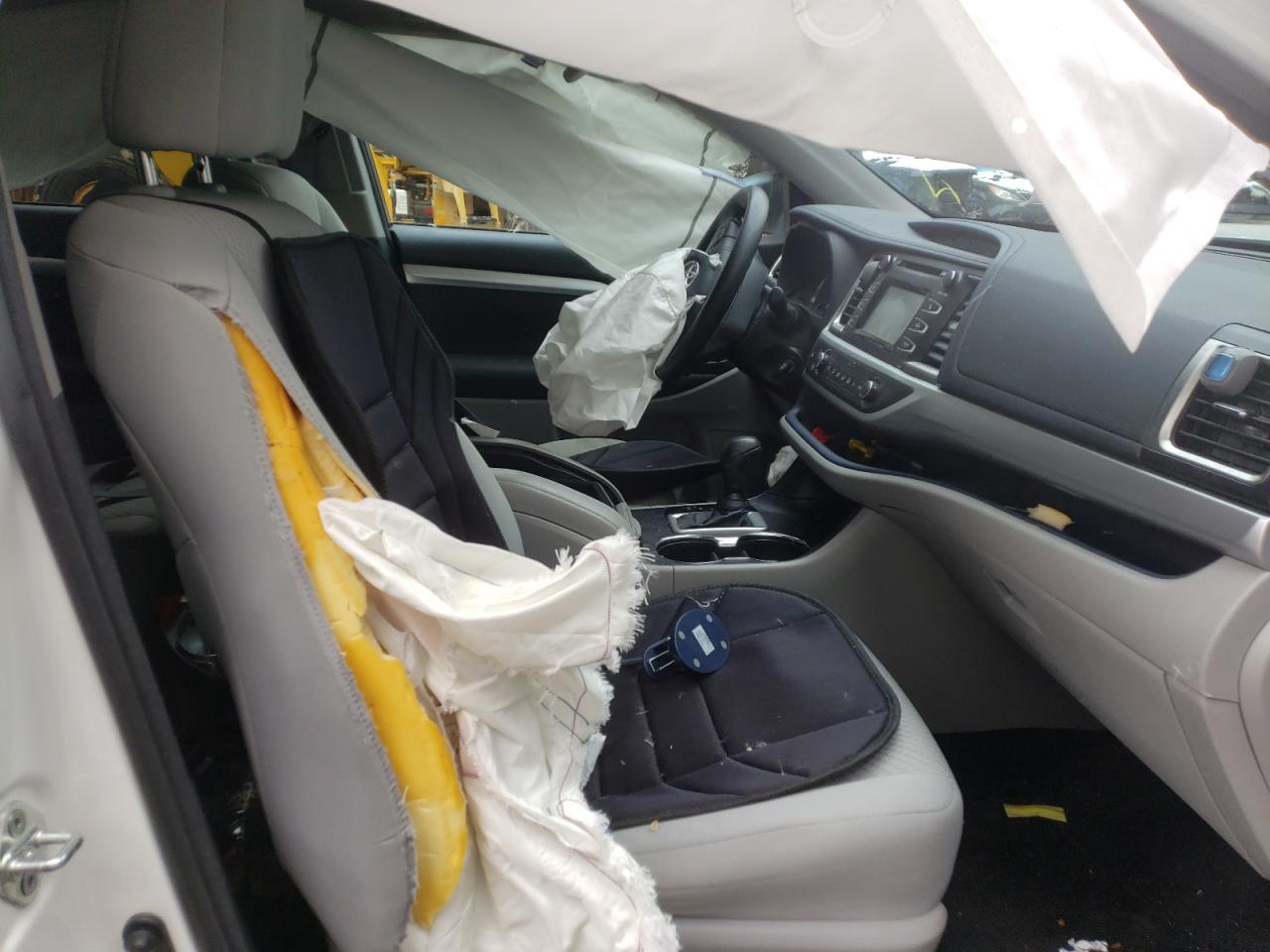Photo 5 from auction – 2016 TOYOTA HIGHLANDER with VIN 5TDZARFH0GS020374