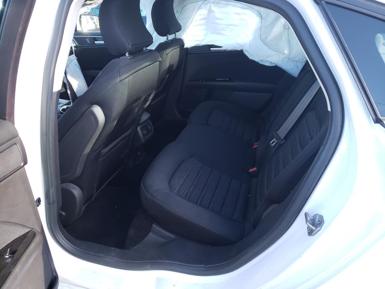 Photo 6 from auction – 2016 FORD FUSION SE with VIN 3FA6P0H72GR190312