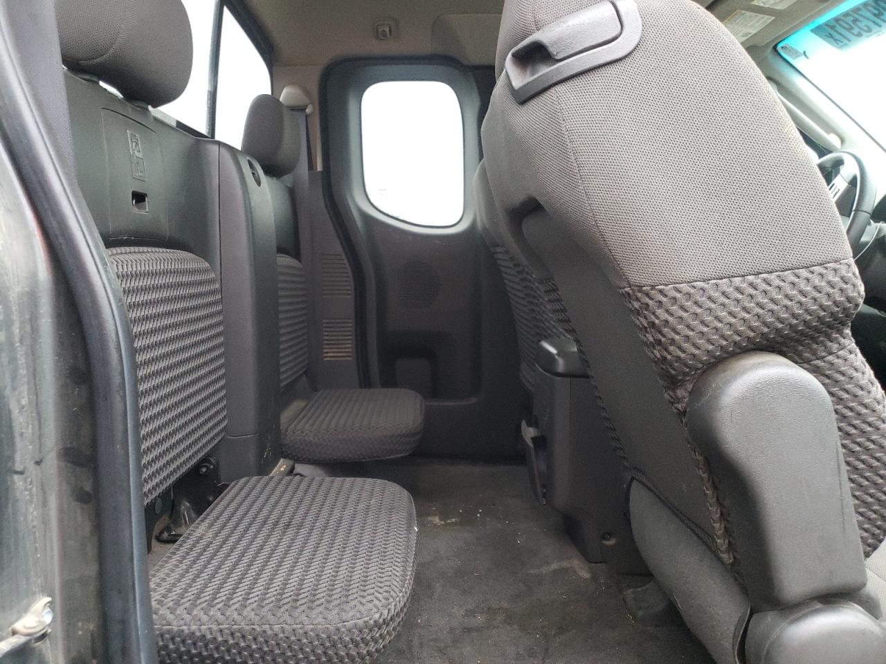 Photo 6 from auction – 2005 NISSAN FRONTIER K with VIN 1N6AD06W75C456648