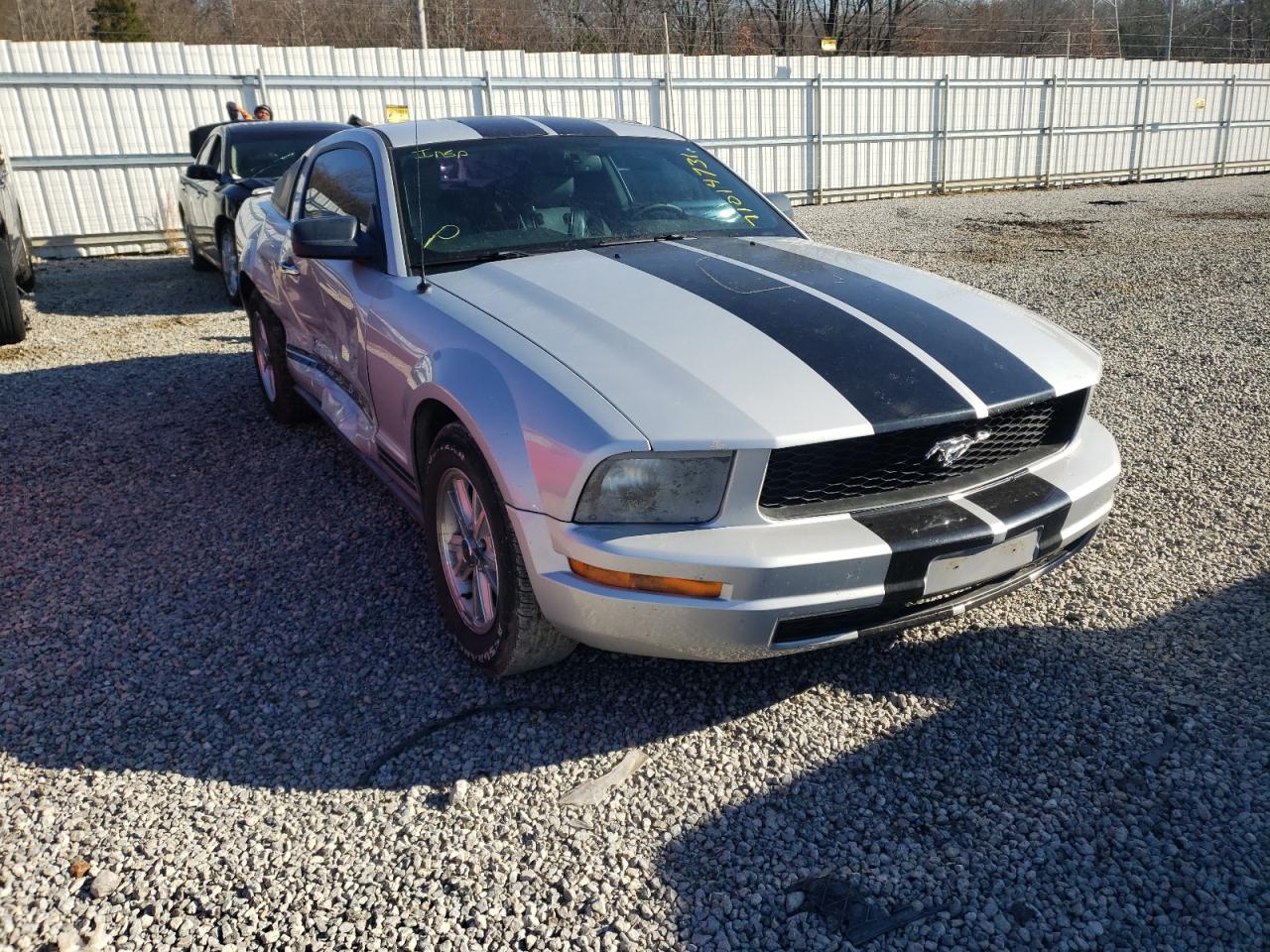FORD MUSTANG 2007 with VIN 1ZVFT80N975305728 - Photo from auction