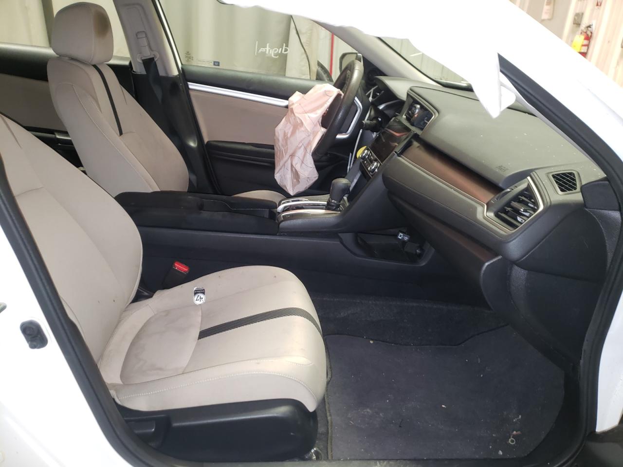 Photo 5 from auction – 2017 HONDA CIVIC EX with VIN 19XFC2F76HE011721