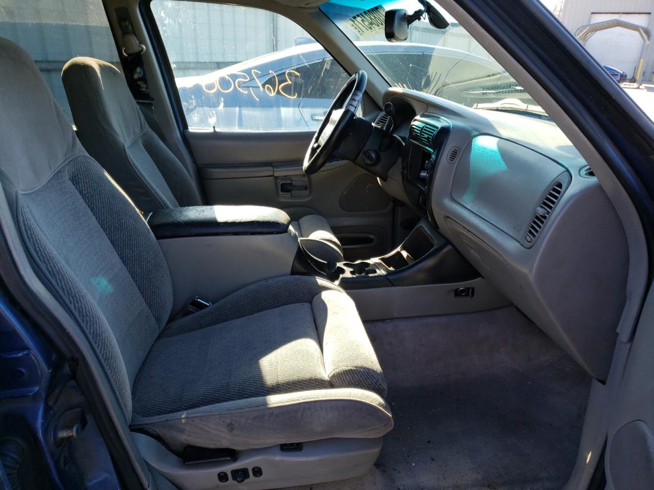 Photo 5 from auction – 1997 FORD EXPLORER with VIN 1FMDU32X1VZC12275