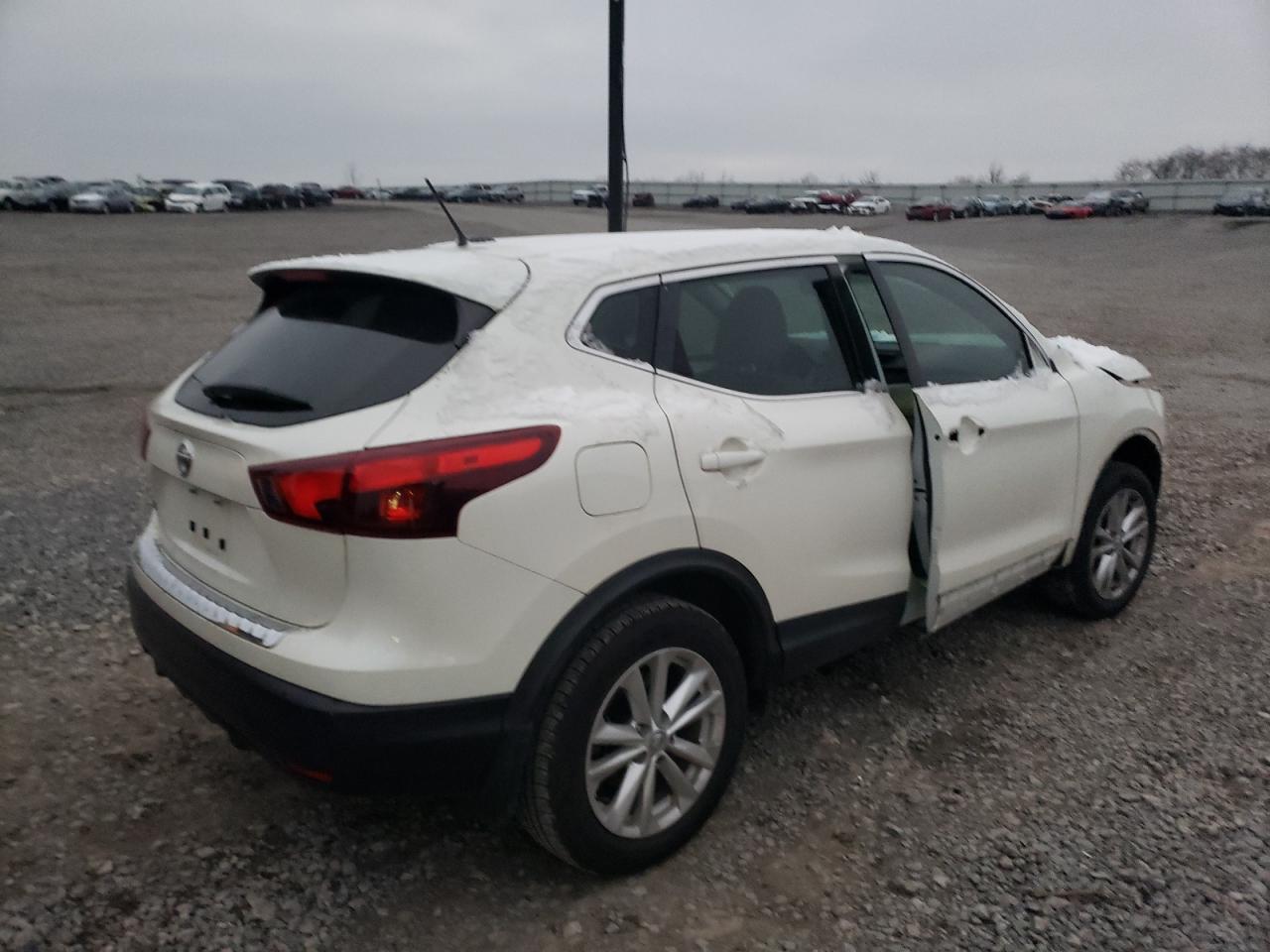 Photo 4 from auction – 2017 NISSAN ROGUE with VIN JN1BJ1CP9HW008677
