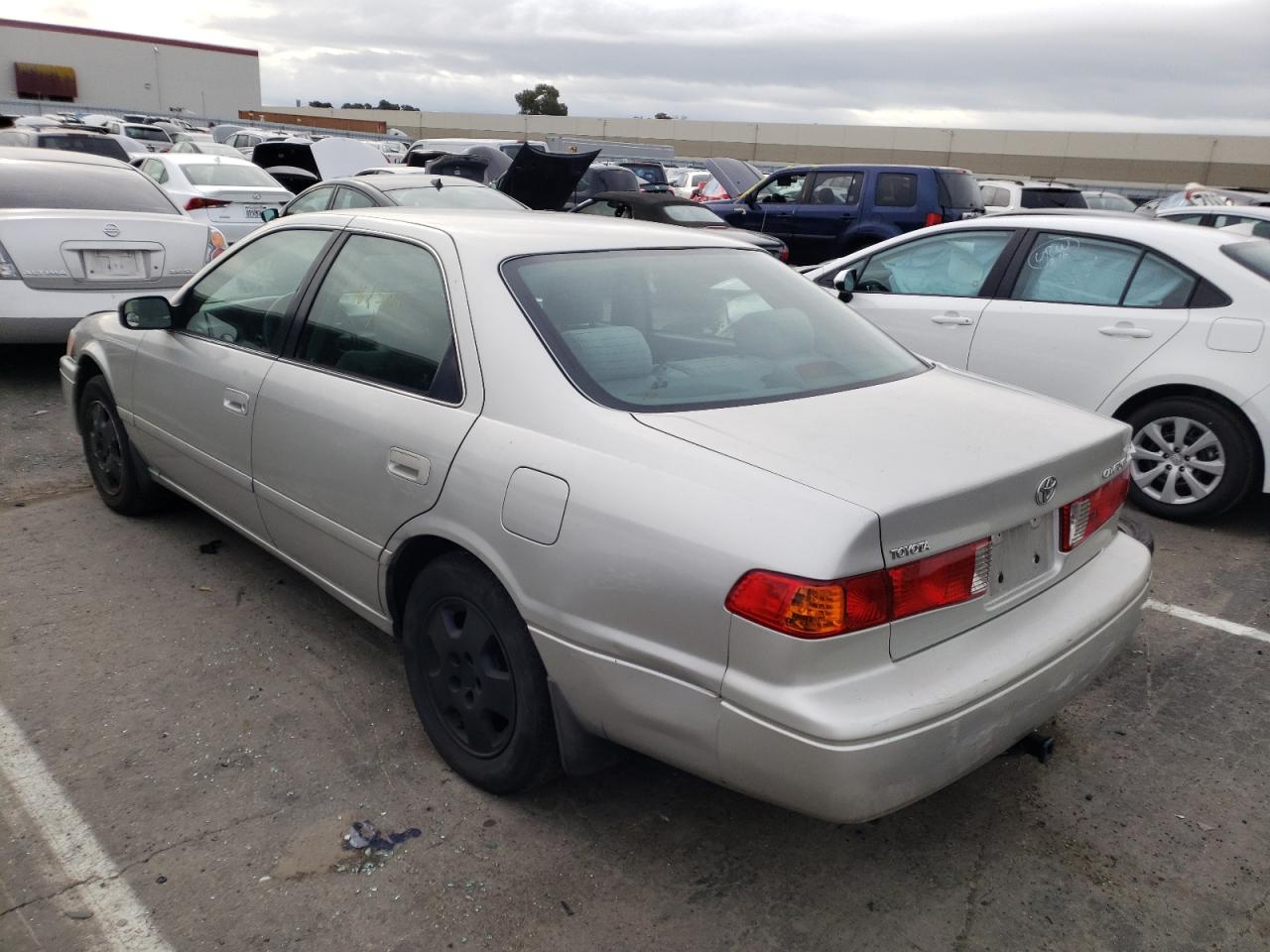 Photo 3 from auction – 2001 TOYOTA CAMRY LE with VIN 4T1BF22K91U959629