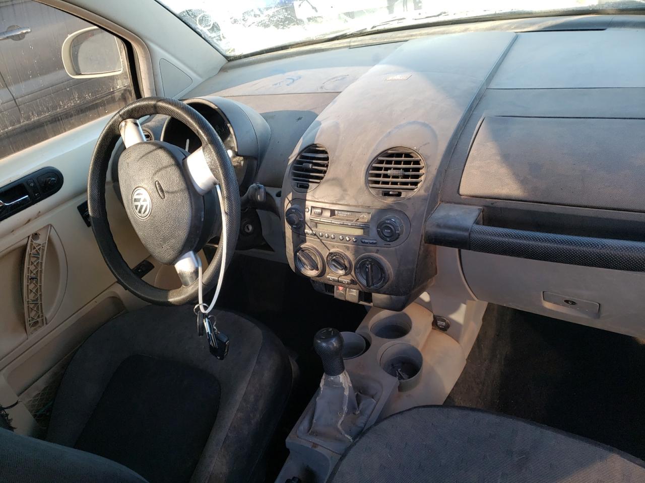 Photo 9 from auction – 2000 VOLKSWAGEN NEW BEETLE with VIN 3VWCC21C1YM456989