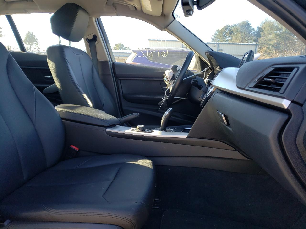 Photo 5 from auction – 2016 BMW 320 I with VIN WBA8E1G57GNU10574
