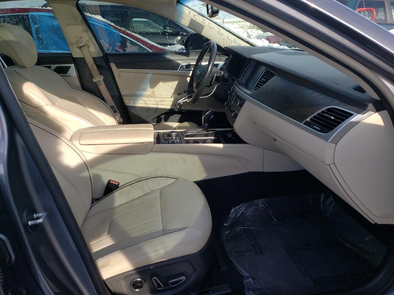 Photo 5 from auction – 2015 HYUNDAI GENESIS 3. with VIN KMHGN4JE4FU084550