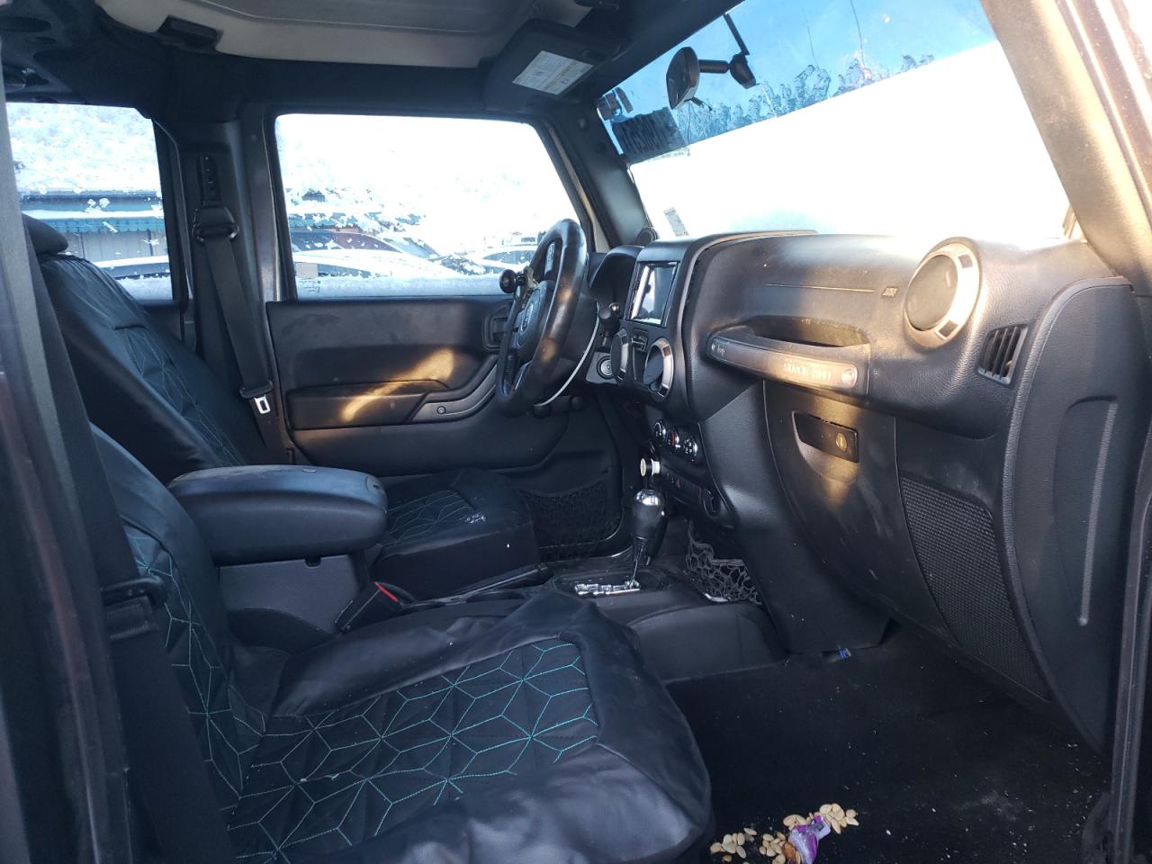 Photo 5 from auction – 2014 JEEP WRANGLER U with VIN 1C4BJWDG0EL299513