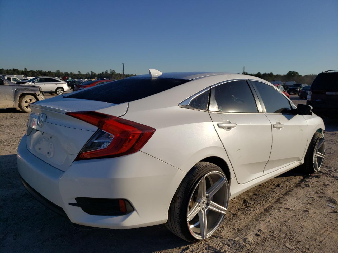 Photo 4 from auction – 2016 HONDA CIVIC EXL with VIN 19XFC1F73GE009627
